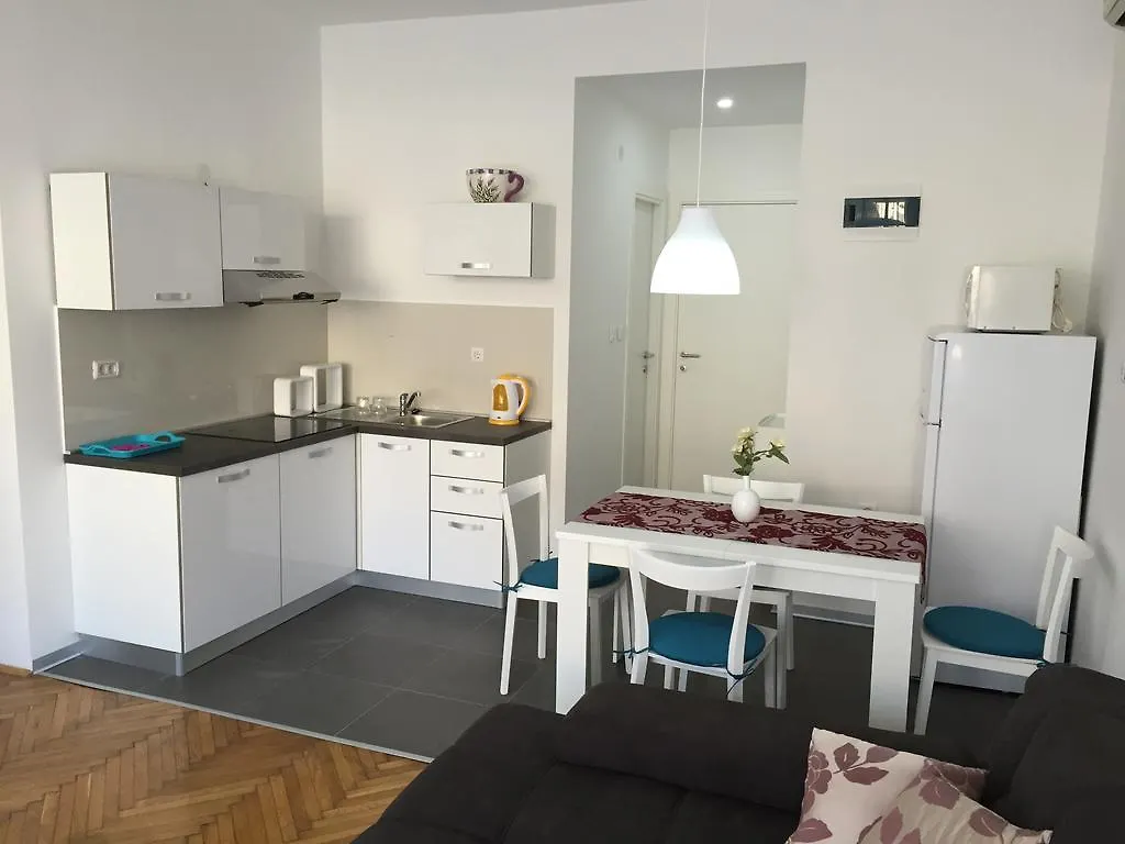 Arenacentar Apartments Pula 0*,