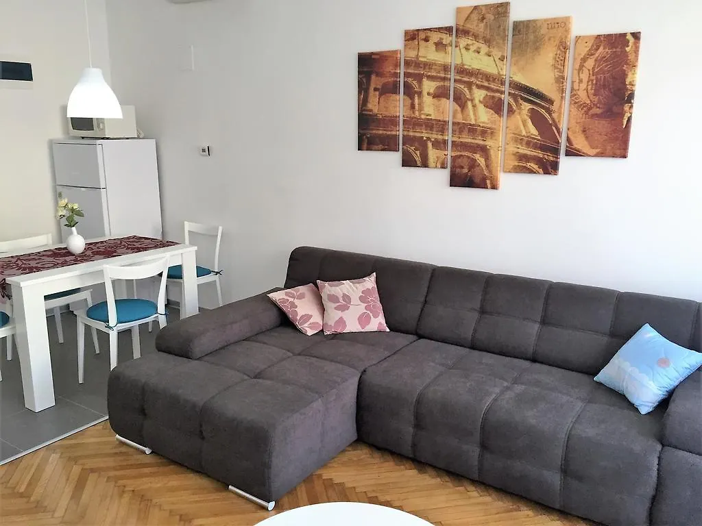Arenacentar Apartments Pula 0*,  Croatia