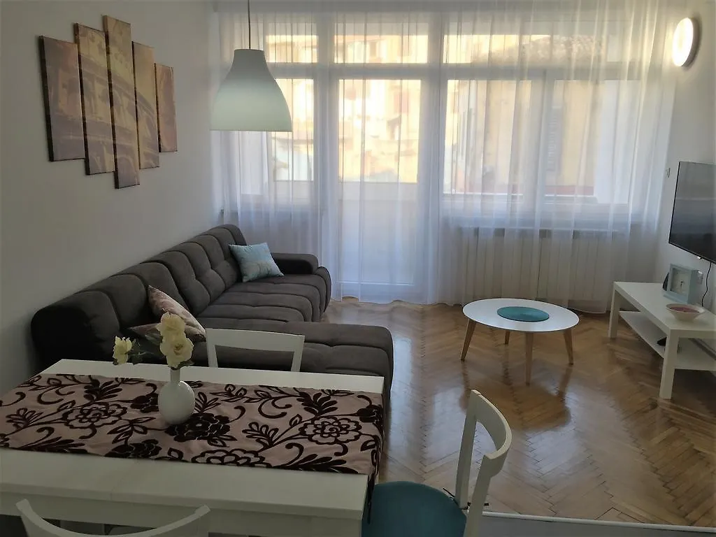 Arenacentar Apartments Pula 0*,