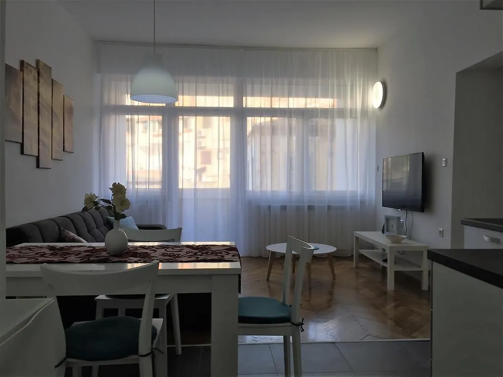 Arenacentar Apartments Pula 0*,