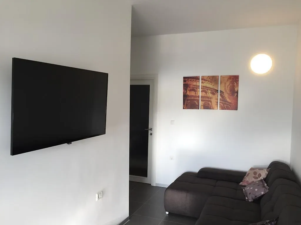 Arenacentar Apartments Pula 0*,  Hırvatistan